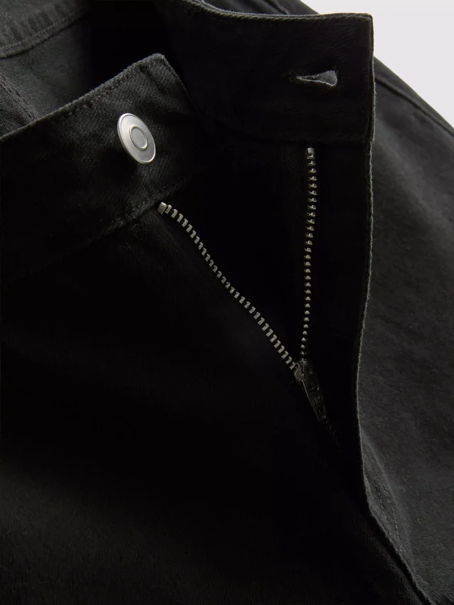Denimshorts med mellemhøj talje og opsmøg