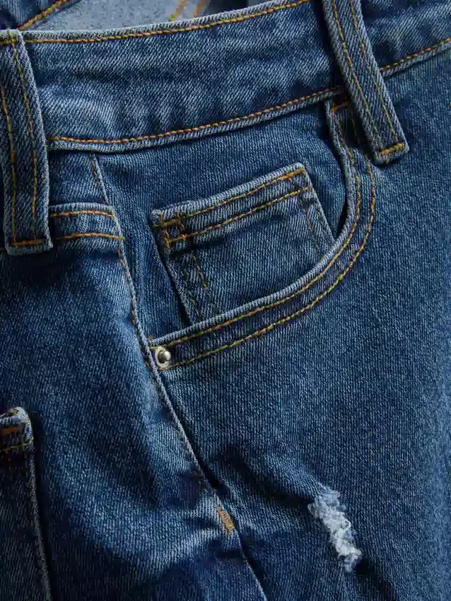Denimshorts med mellemhøj talje og opsmøg