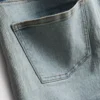 Denimshorts med mellemhøj talje og opsmøg