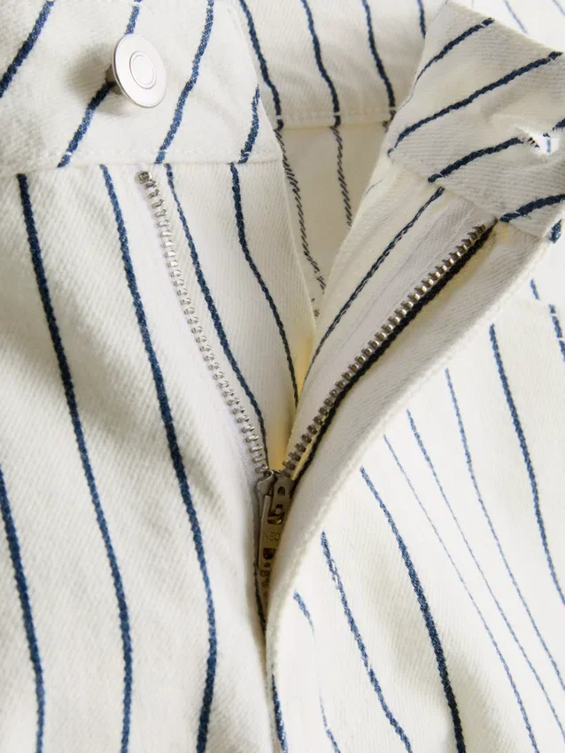 Denimshorts med mellemhøj talje og opsmøg