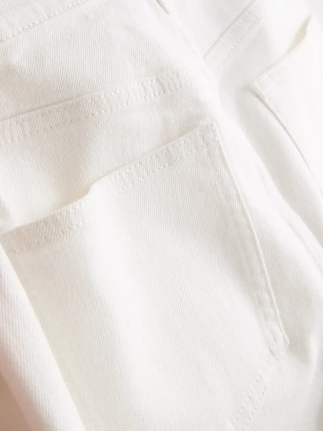 Denimshorts med mellemhøj talje og opsmøg