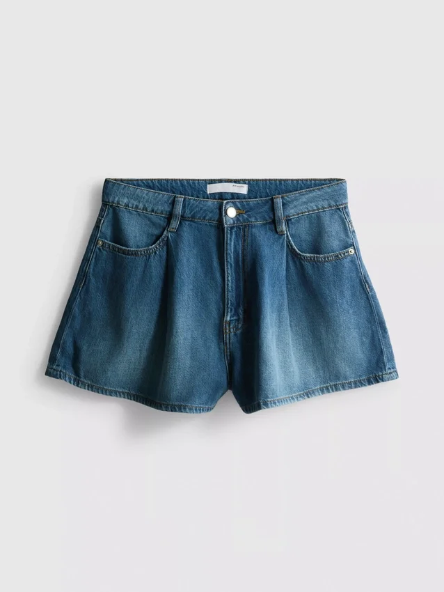 Denimshorts med plissering og udvidet ben i høj bomuldsandel