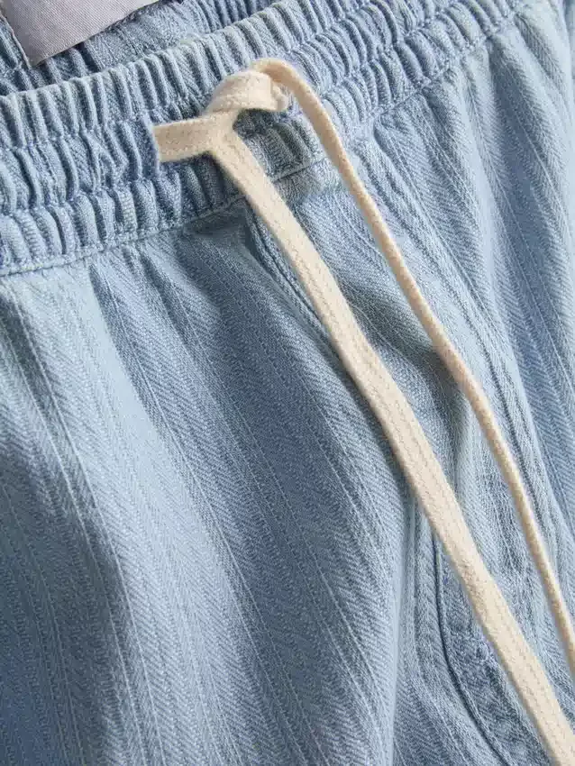 Denimshorts med struktur og snøre