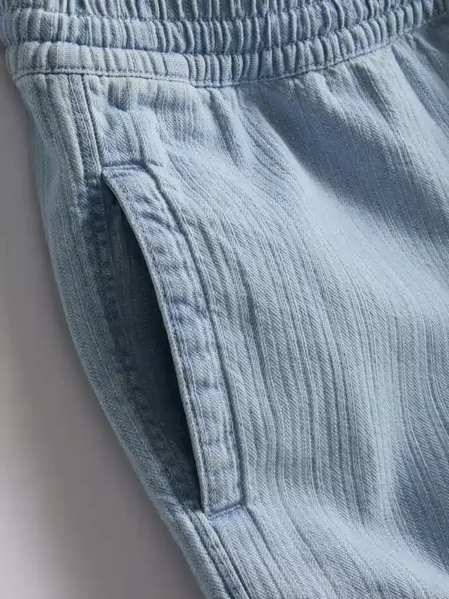 Denimshorts med struktur og snøre