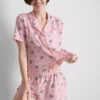 Disneys Mickey Mouse-pyjamasser i boyfriend-stil