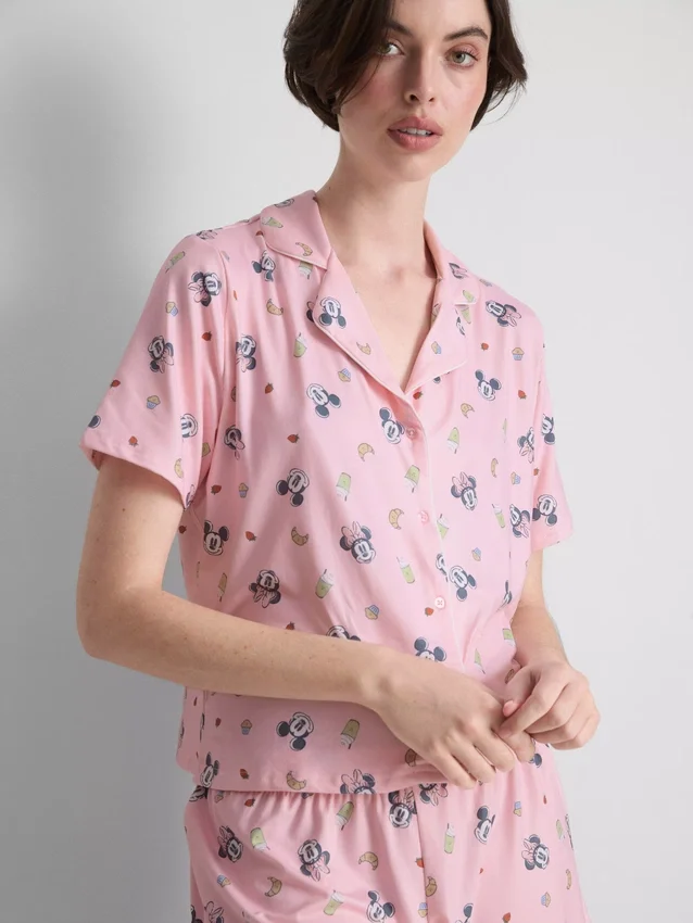Disneys Mickey Mouse-pyjamasser i boyfriend-stil