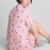 Disneys Mickey Mouse-pyjamasser i boyfriend-stil