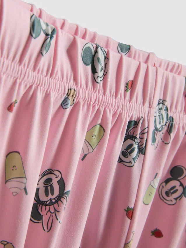 Disneys Mickey Mouse-pyjamasser i boyfriend-stil