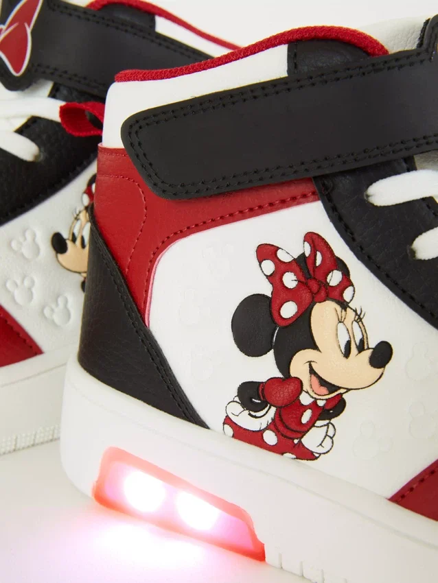 Disneys Minnie Mouse-højtoppe med lys