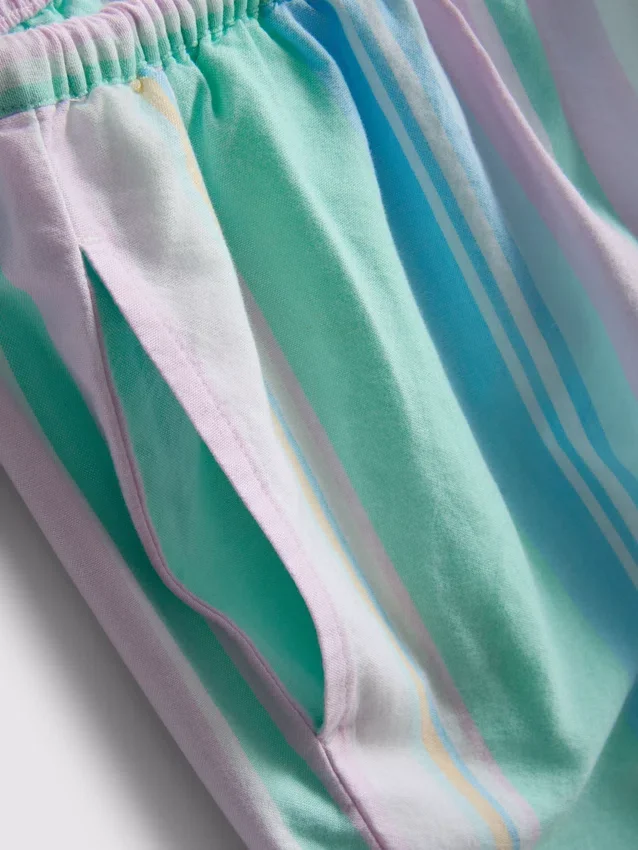 Elsker at slappe af i disse pastelfarvede pyjamasbukser med lige ben