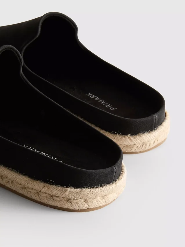 Espadrille-mules, der glider let på