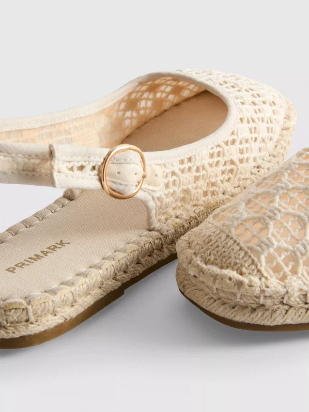 Espadrille-sandaler med spænde bagpå