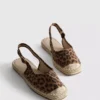 Espadrille-sandaler med spænde bagpå