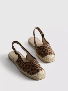 Espadrille-sandaler med spænde bagpå