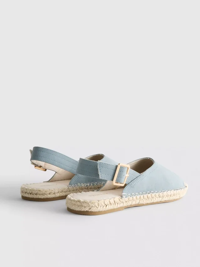 Espadrille-sandaler med spænde bagpå