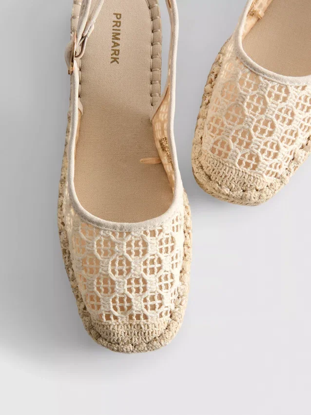 Espadrille-sandaler med spænde bagpå