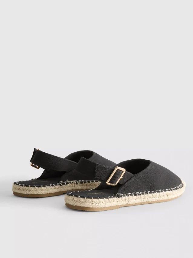 Espadrille-sandaler med spænde bagpå