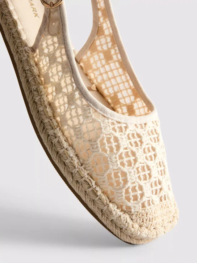 Espadrille-sandaler med spænde bagpå