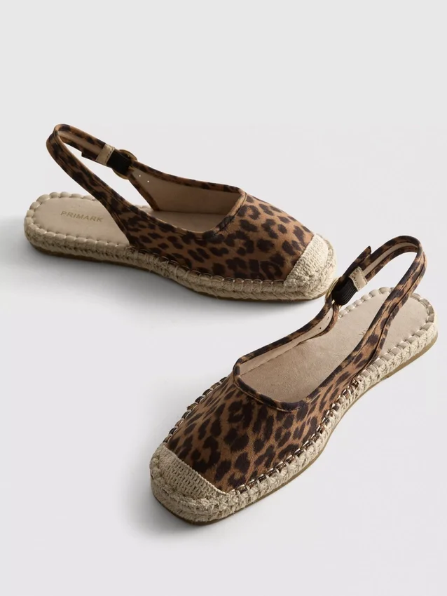 Espadrille-sandaler med spænde bagpå