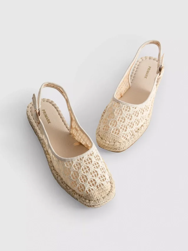 Espadrille-sandaler med spænde bagpå