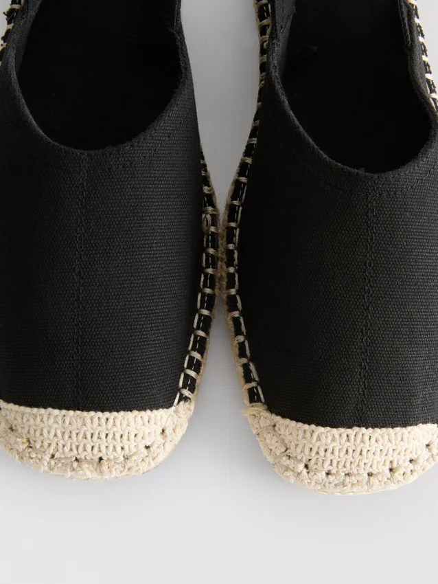 Espadrille-sandaler med spænde bagpå