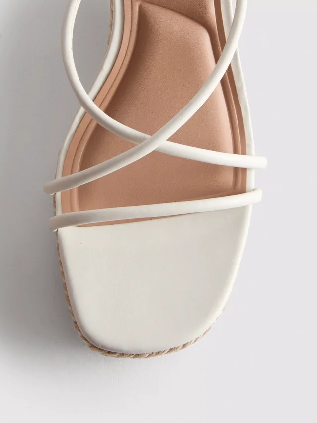 Espadriller med remme og kilehæl