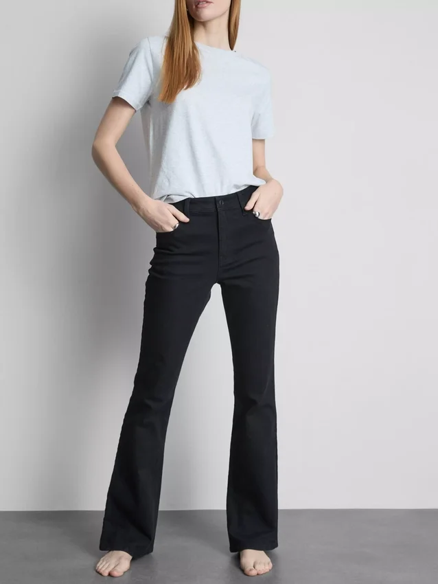 Flared jeans i bomuldsdenim med mellemhøj talje