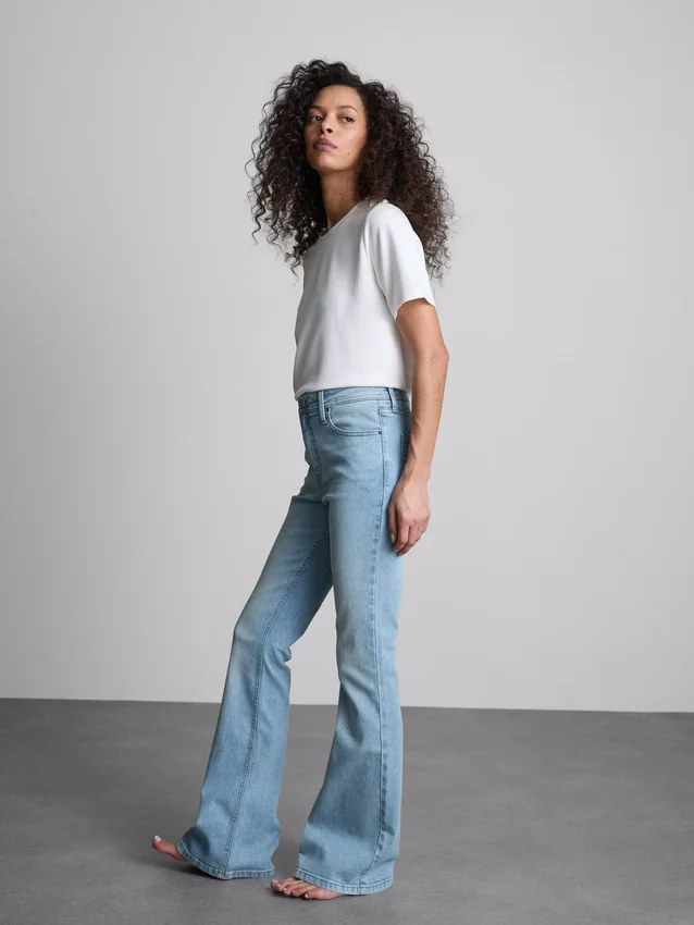 Flared jeans i bomuldsdenim med mellemhøj talje