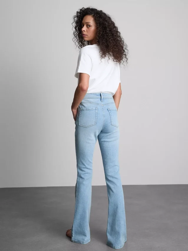 Flared jeans i bomuldsdenim med mellemhøj talje
