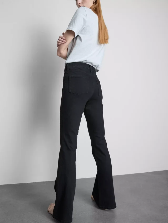 Flared jeans i bomuldsdenim med mellemhøj talje