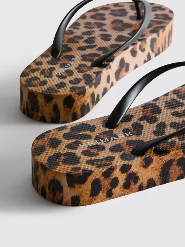 Flatform-klipklapper med leopardmønster