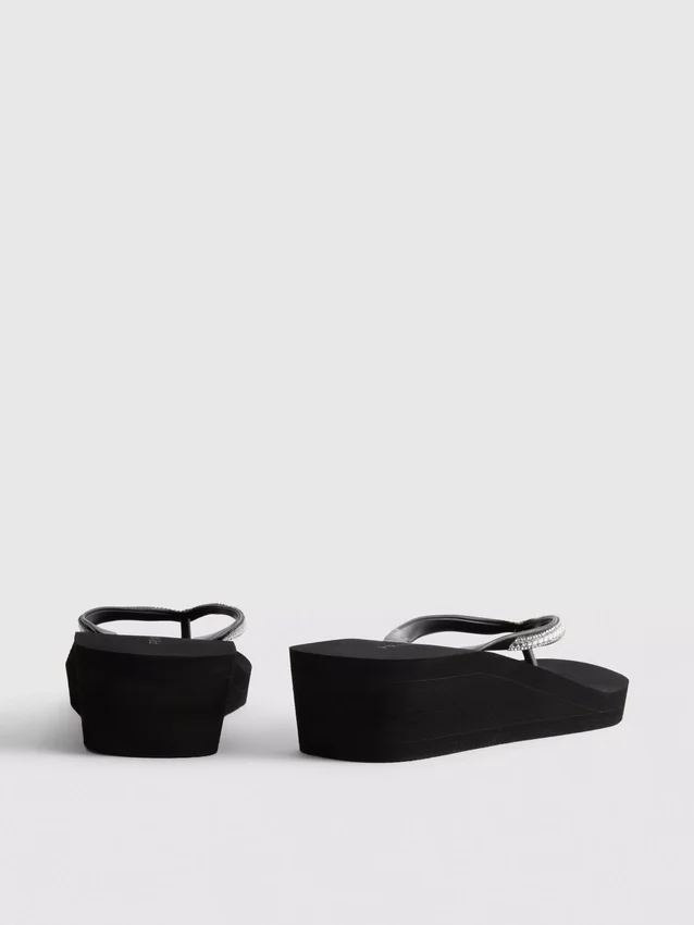 Flip-flops med kilehæl og rhinestones
