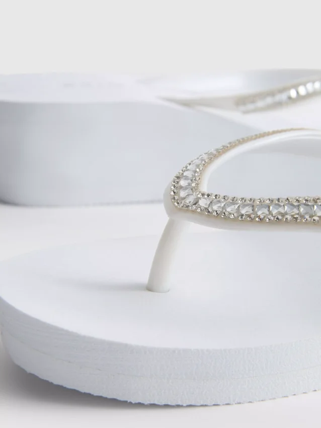 Flip-flops med kilehæl og rhinestones