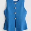 Formet vest med knapper