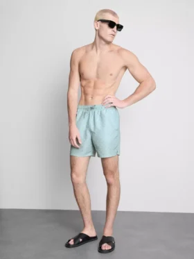 Geometriske svømmeshorts med vifteformet mønster