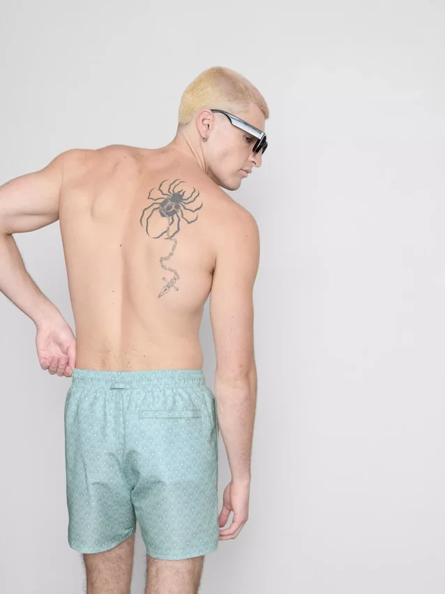 Geometriske svømmeshorts med vifteformet mønster