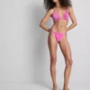 Glitrende trekantet bikini-top med flæser