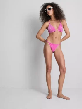 Glitrende trekantet bikini-top med flæser