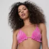Glitrende trekantet bikini-top med flæser