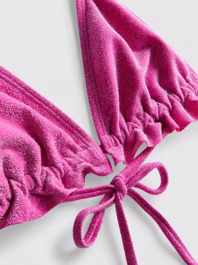 Glitrende trekantet bikini-top med flæser