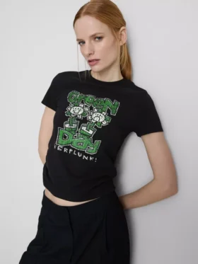 Grøn baby-T-shirt med rynker, med højt bomuldsindhold