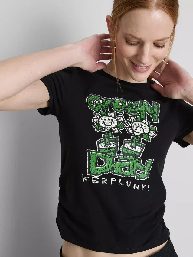 Grøn baby-T-shirt med rynker, med højt bomuldsindhold