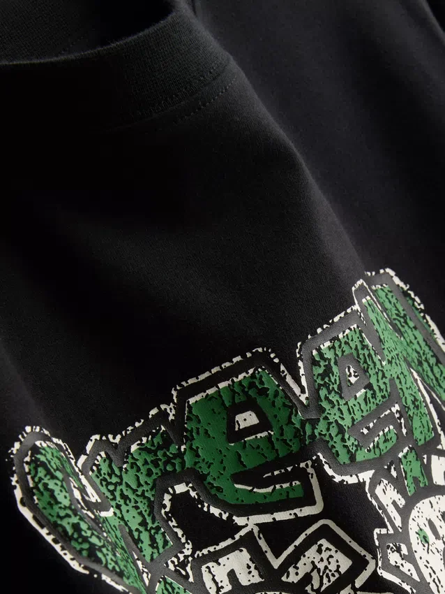 Grøn baby-T-shirt med rynker, med højt bomuldsindhold
