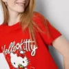 Hello Kitty bomulds-T-shirt i afslappet stil med jordbærmotiv