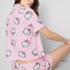 Hello Kitty-pyjamasser i kort boyfriend-stil