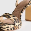 Højhælede sko med leopardmønster
