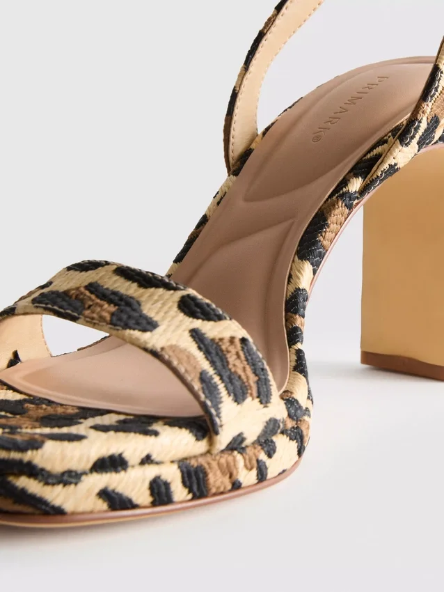 Højhælede sko med leopardmønster
