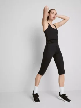 Højtaljede, glatte og støttende capri-leggings til sport