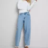 Jeans i bomuldsdenim med høj talje og konisk snit