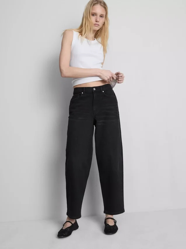 Jeans i bomuldsdenim med høj talje og konisk snit
